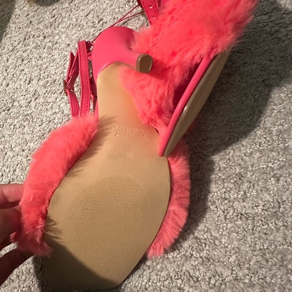 Pink heels - Picture 2 of 2
